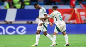 عدد الإنذارات والركلات في مباراة السعودية وعُمان يتجاوز المألوف ويشعل المنافسة بين الفريقين 1